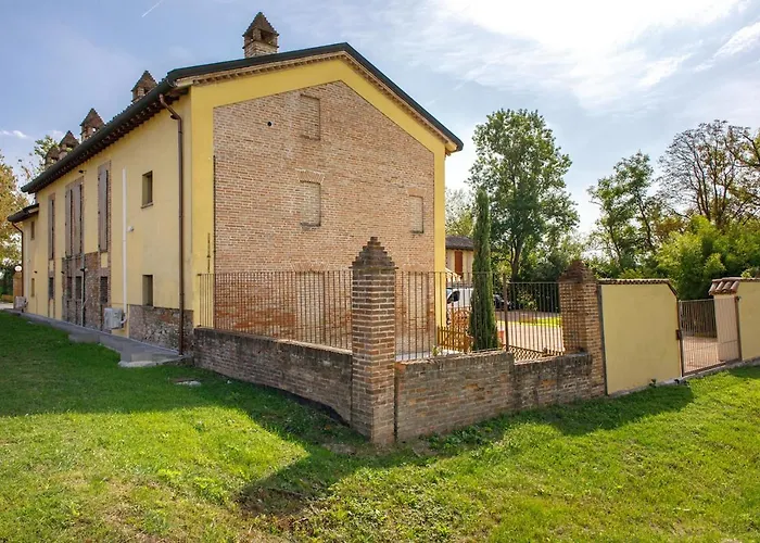 La Corte Del Mulino Aparthotel 4*